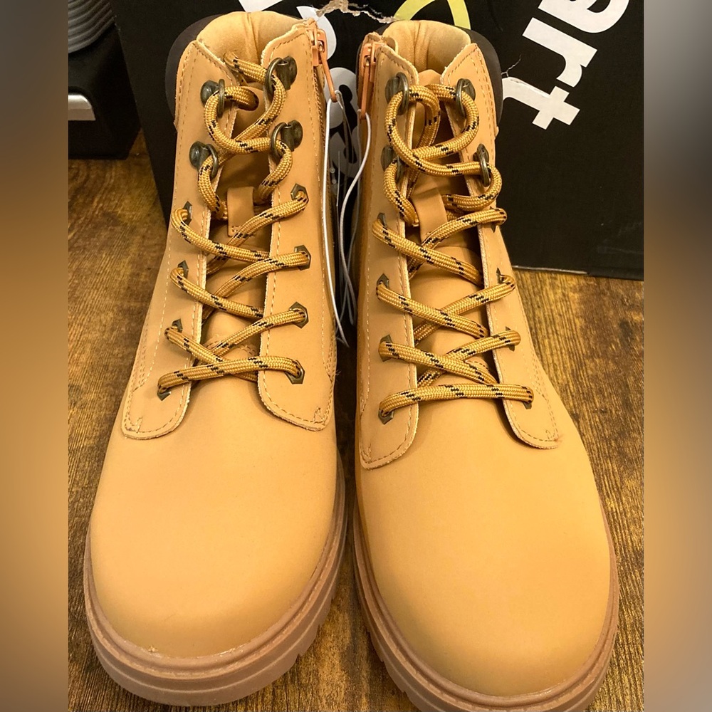 Kids' Hiker Boots - Art Class™ Tan Size 6 New - Picture 3 of 7
